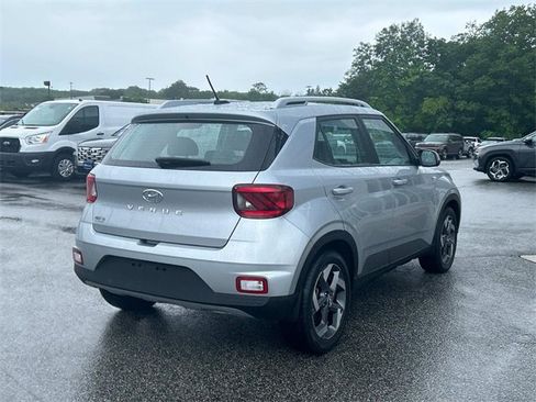 Used 2023 Hyundai Venue SEL image 3