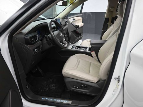 Used 2020 Ford Explorer Platinum w/ Premium Technology Package image 12