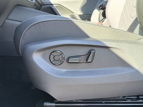 New 2026 Volkswagen Tiguan SE R-Line FWD image 24