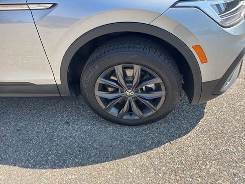 Used 2024 Volkswagen Tiguan SE image 10