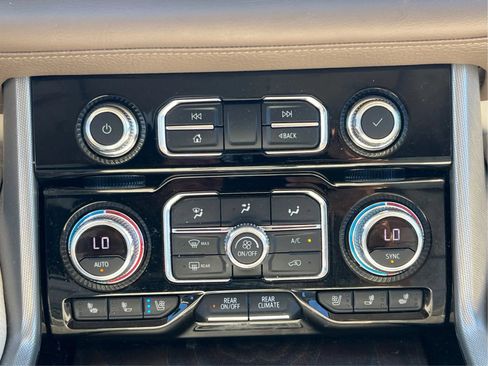 Used 2021 GMC Yukon Denali w/ Denali Ultimate Package AWD/4WD image 40