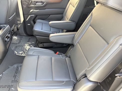 Used 2026 GMC Yukon XL Denali w/ Denali Reserve Package AWD/4WD image 17