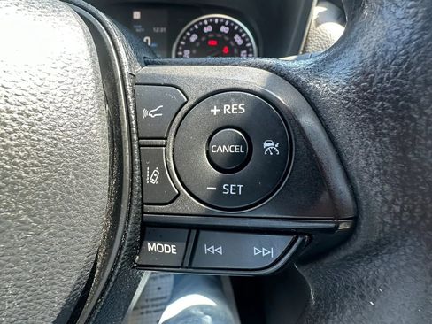 Used 2022 Toyota RAV4 LE AWD/4WD image 15