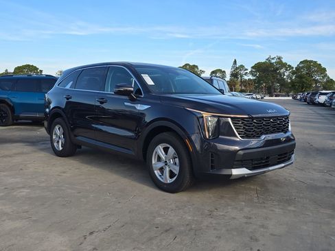 New 2026 Kia Sorento LX FWD image 2