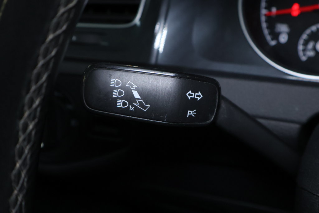 Used 2019 Volkswagen Golf SE FWD image 24