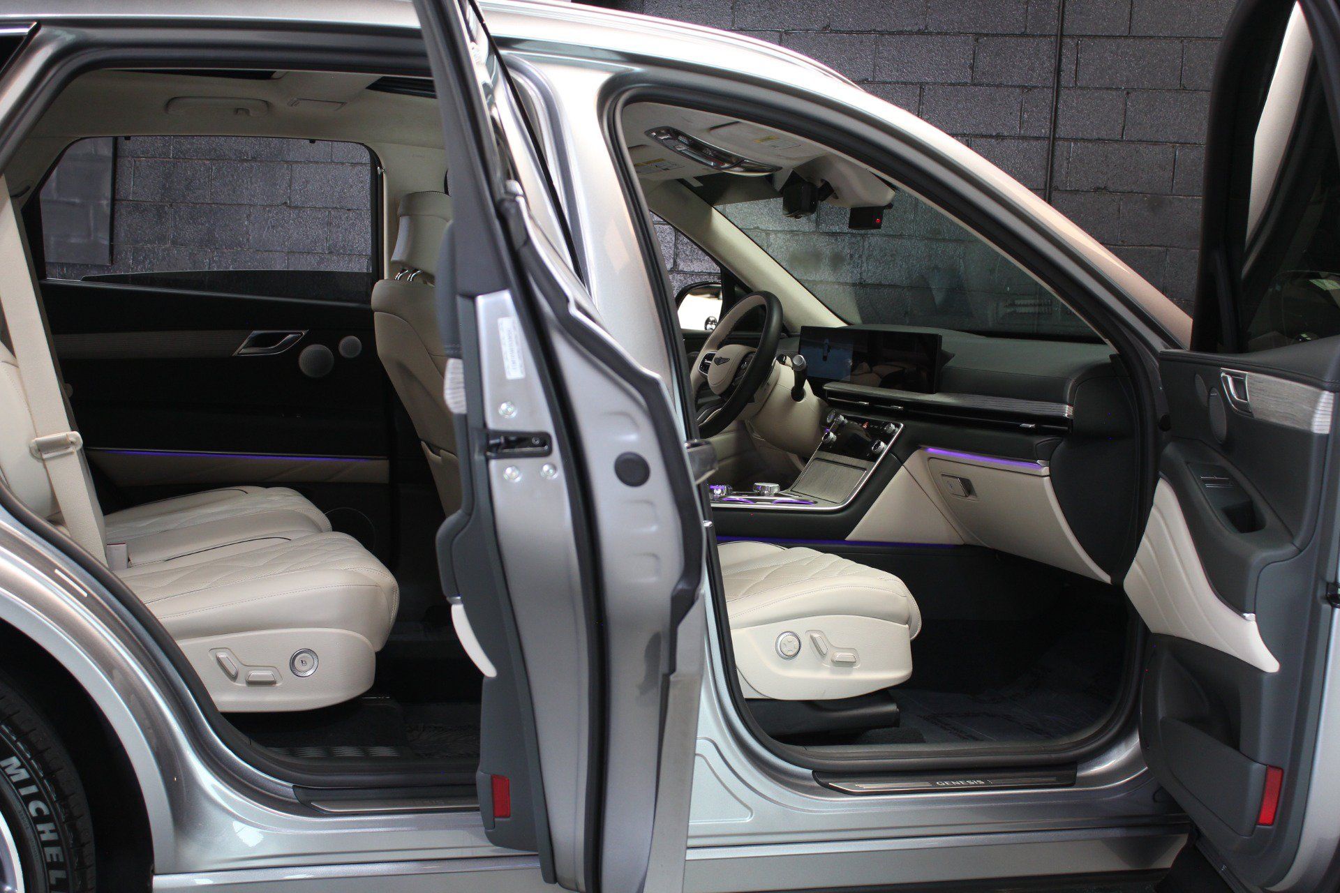 Used 2025 Genesis GV80 3.5T Prestige AWD/4WD image 33