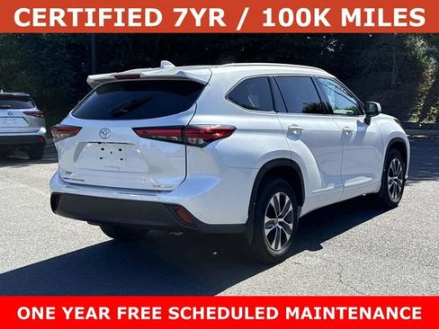 Used 2022 Toyota Highlander XLE AWD/4WD image 2