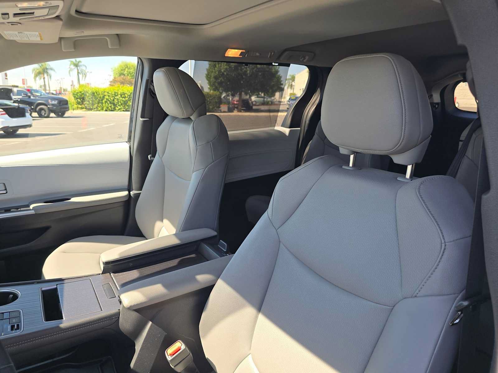 Certified 2026 Toyota Sienna XLE FWD image 24