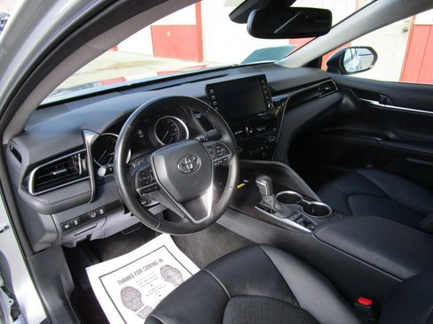 Used 2024 Toyota Camry XLE FWD image 9