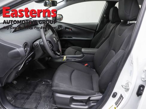 Used 2022 Toyota Prius LE image 14