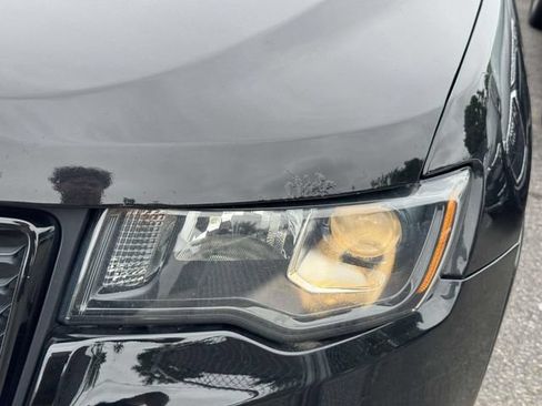 Used 2019 Jeep Grand Cherokee Altitude AWD/4WD image 6