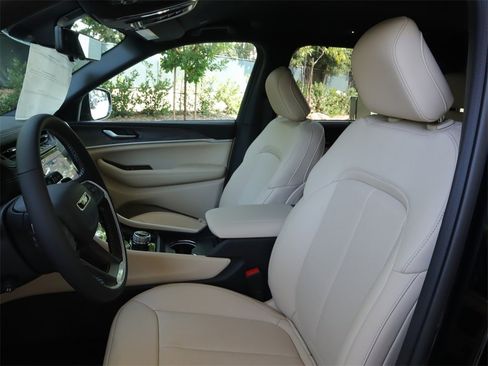 New 2023 Jeep Grand Cherokee L Limited w/ Luxury Tech Group II image 20