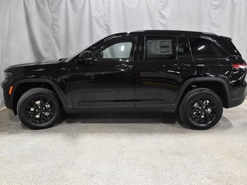 New 2025 Jeep Grand Cherokee Altitude image 5