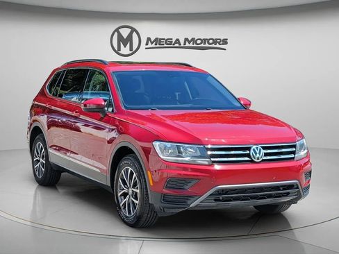 Used 2020 Volkswagen Tiguan SE w/ Panoramic Sunroof Package FWD image 11
