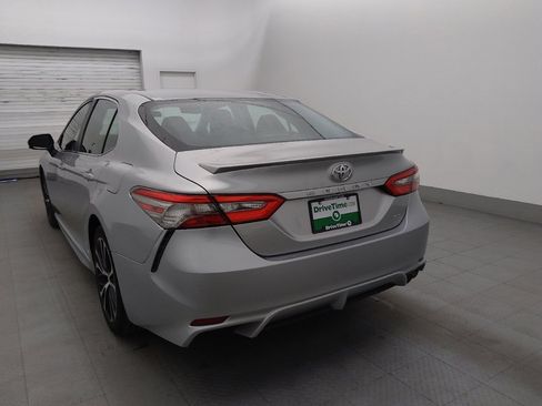 Used 2018 Toyota Camry SE FWD image 5