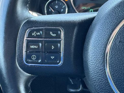 Used 2016 Jeep Wrangler Unlimited Sahara w/ Connectivity Group AWD/4WD image 21
