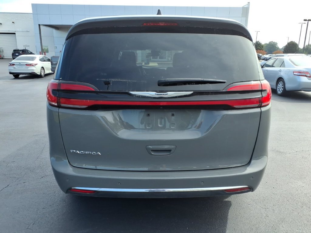 Used 2025 Chrysler Pacifica Select FWD image 4