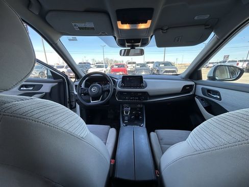Used 2021 Nissan Rogue SV image 9