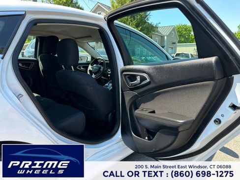 Used 2015 Chrysler 200 Limited image 12