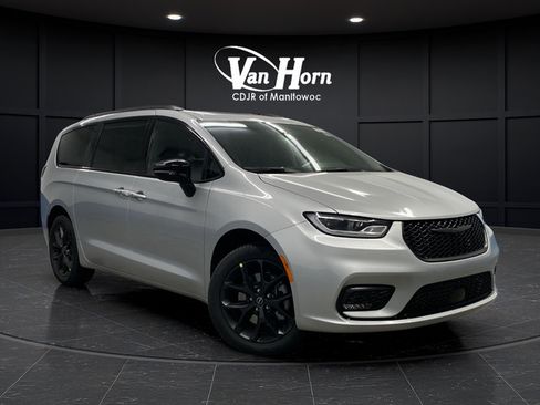 New 2026 Chrysler Pacifica Limited w/ S Appearance Package AWD/4WD image 1