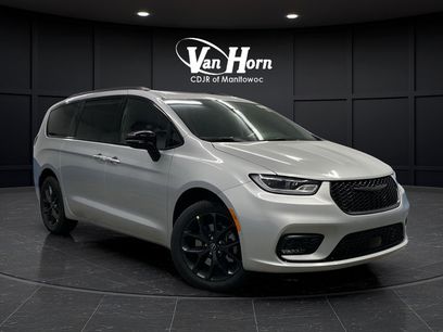 New 2026 Chrysler Pacifica Limited w/ S Appearance Package