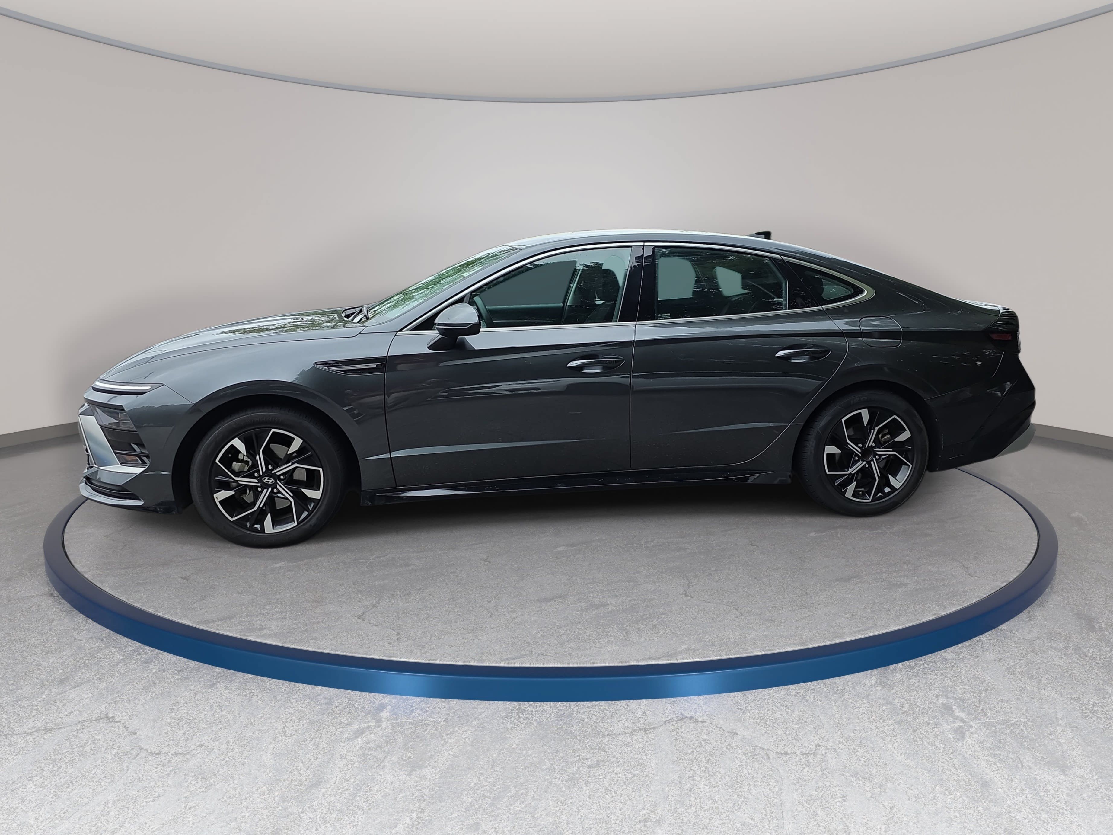 Used 2025 Hyundai Sonata SEL FWD image 3