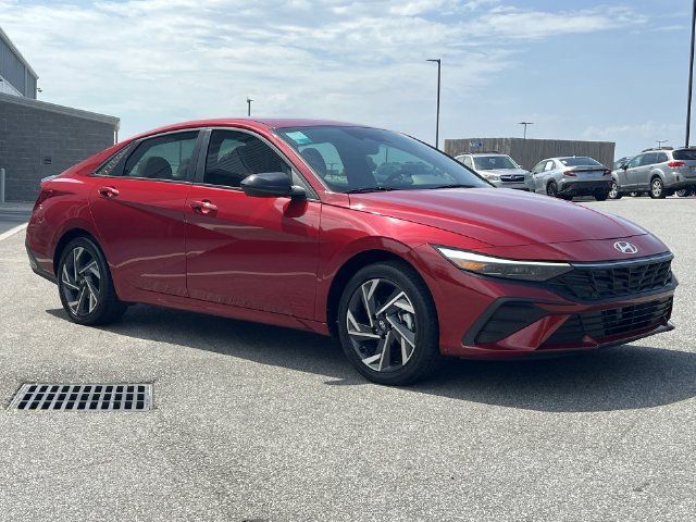 Used 2025 Hyundai Elantra SEL FWD image 15