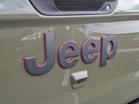 Used 2026 Jeep Gladiator Rubicon AWD/4WD image 29