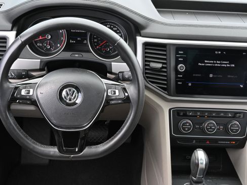 Used 2019 Volkswagen Atlas SE FWD image 17