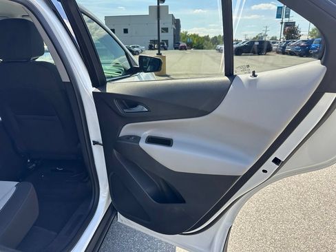 Used 2020 Chevrolet Equinox LT w/ Driver Convenience Package AWD/4WD image 17