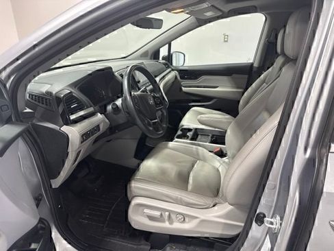 Used 2023 Honda Odyssey Touring image 13