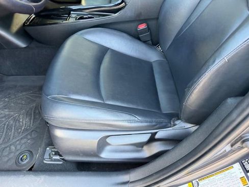 Used 2019 Toyota Prius XLE image 19