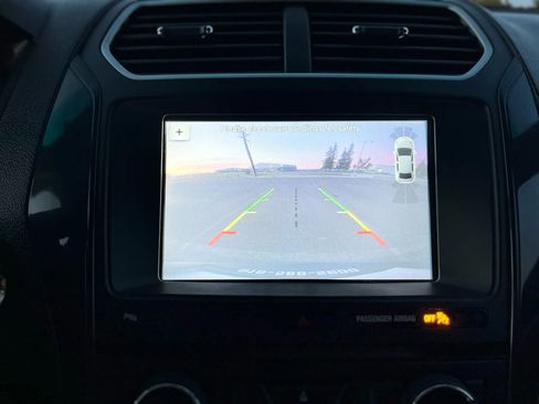 Used 2017 Ford Explorer XLT image 28