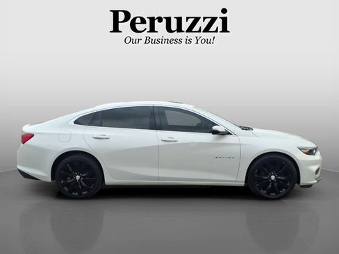Used 2018 Chevrolet Malibu Premier w/ Premier Sun and Wheel Package FWD image 2