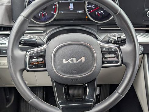 Used 2022 Kia Carnival LX image 14