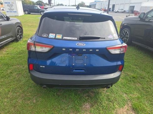 Used 2022 Ford Escape SE w/ SE Sport Appearance Package image 3