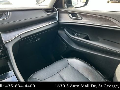 Used 2023 Jeep Grand Cherokee L Limited image 10