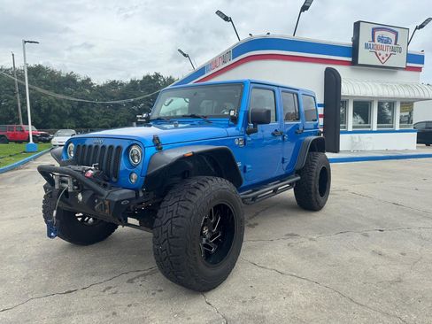 Used 2015 Jeep Wrangler Unlimited Sahara w/ Connectivity Group AWD/4WD image 19