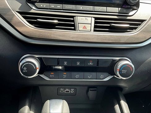 Used 2025 Nissan Altima 2.5 SV FWD image 17