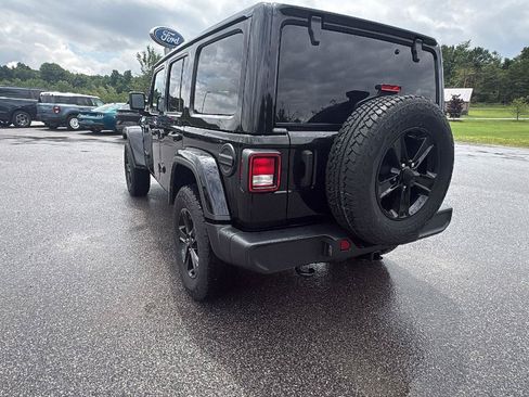 Used 2023 Jeep Wrangler Unlimited Sahara AWD/4WD image 6