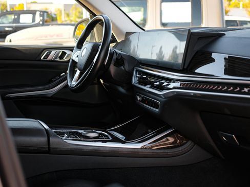 Used 2023 BMW X7 xDrive40i image 34
