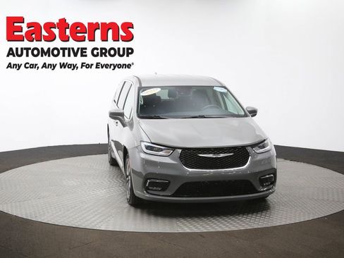 Used 2022 Chrysler Pacifica Touring-L FWD image 52