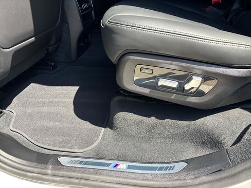 Used 2025 BMW X7 M60i w/ Executive Package AWD/4WD image 33