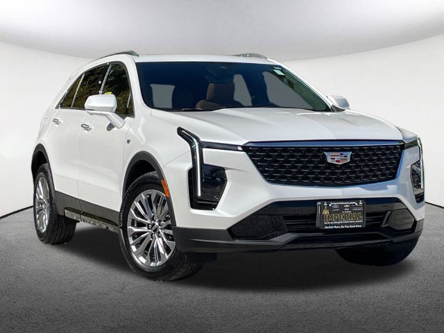 Used 2025 Cadillac XT4 Premium Luxury w/ Technology Package AWD/4WD image 2