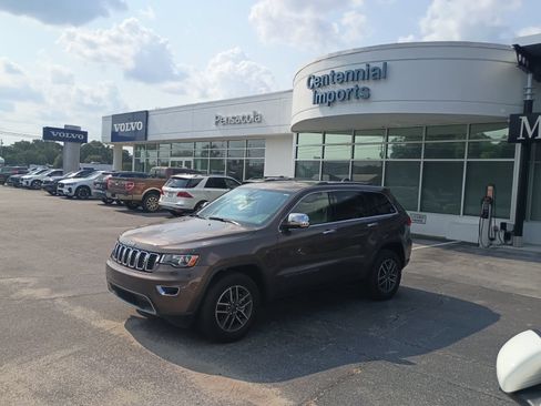 Used 2021 Jeep Grand Cherokee Limited w/ Luxury Group II RWD image 2