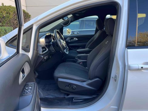 Used 2021 Chrysler Pacifica Touring w/ S Appearance Package image 76