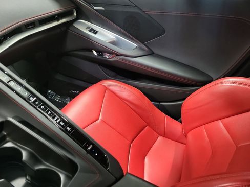 Used 2022 Chevrolet Corvette Stingray Convertible w/ 1LT image 11