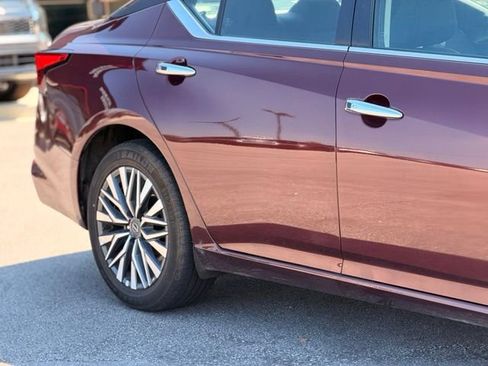 Used 2025 Nissan Altima 2.5 SV FWD image 5