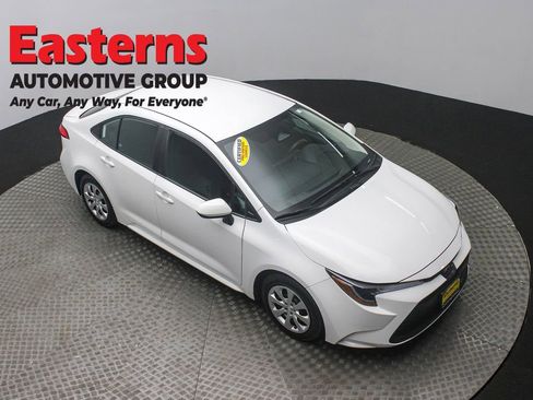 Used 2024 Toyota Corolla LE FWD image 3