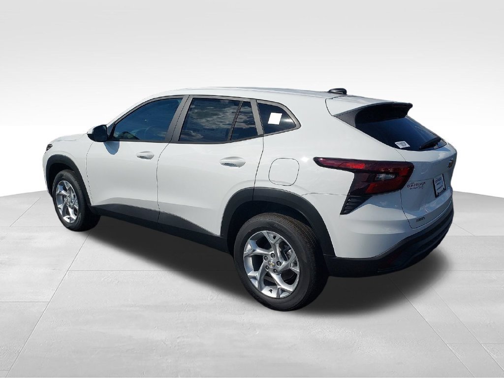 New 2026 Chevrolet Trax LS w/ LS Convenience Package FWD image 3